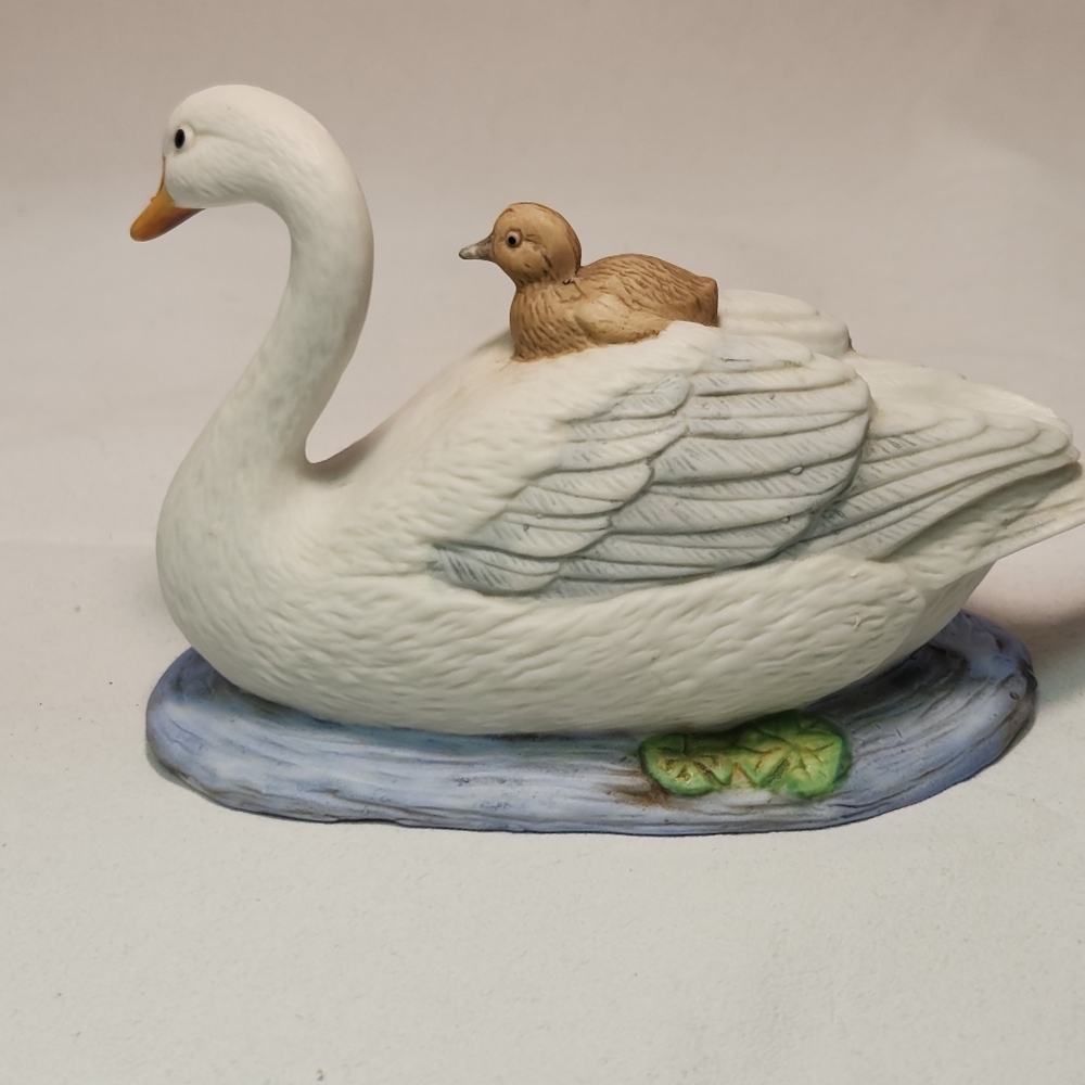 Homco Swan Figurine - Picture 2 of 6
